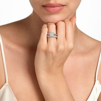 Solitaire Valentine en or blanc et l'alliance Elodie en or blanc