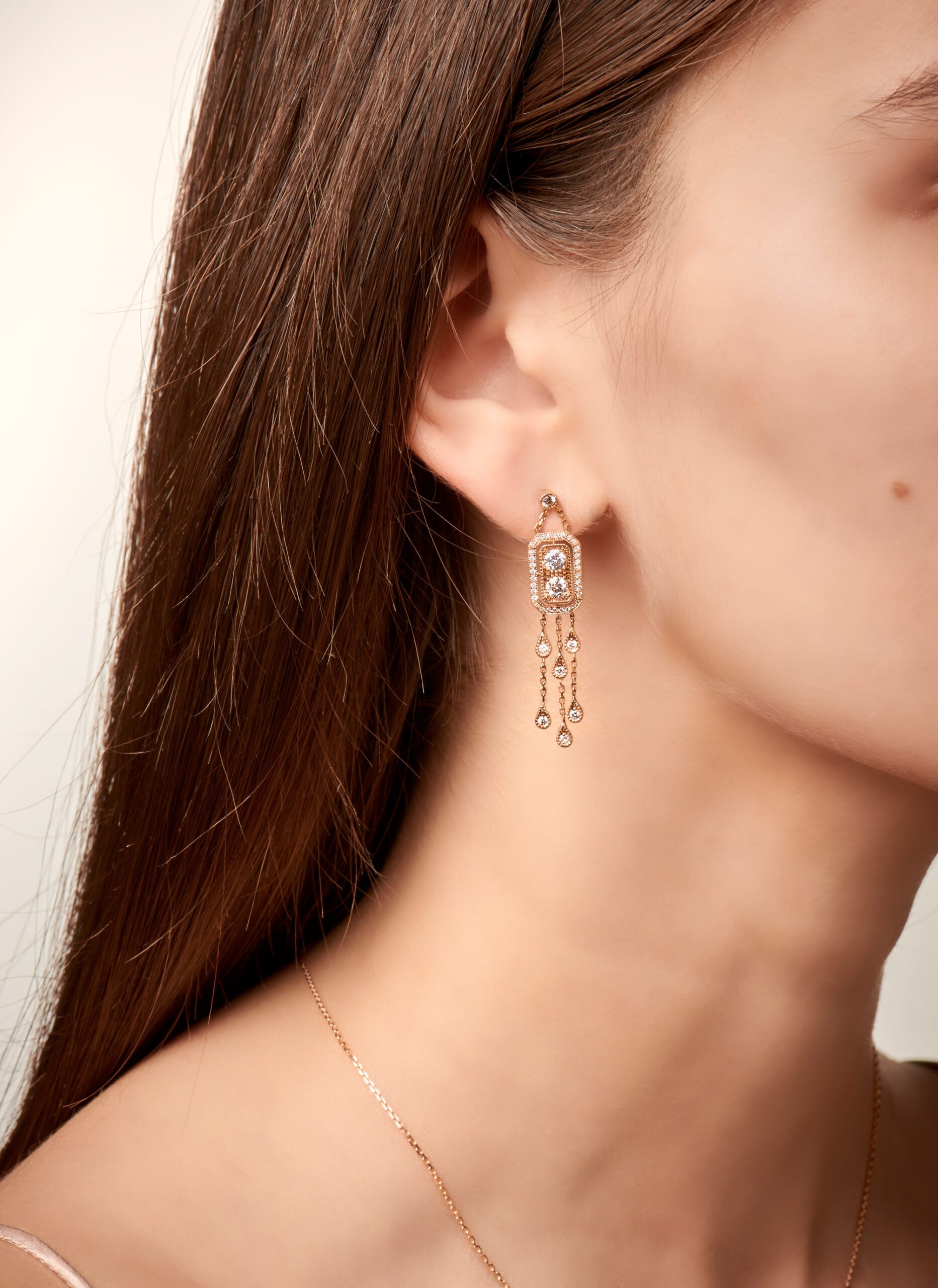 boucles d'oreilles or rose diamant porté