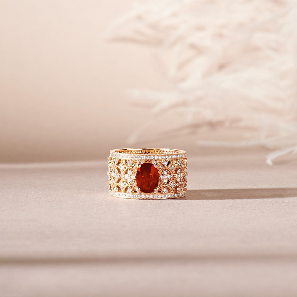 Bague bandeau or jaune avec rubis pierre centrale