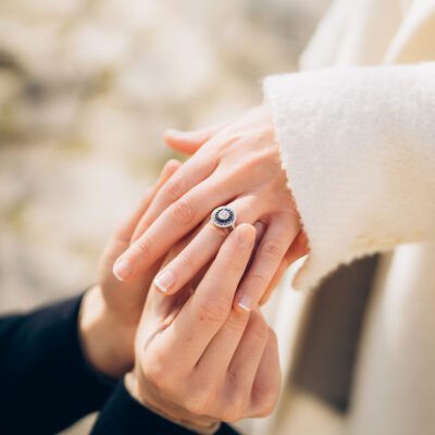 Bague de fiançailles platine saphir et diamant