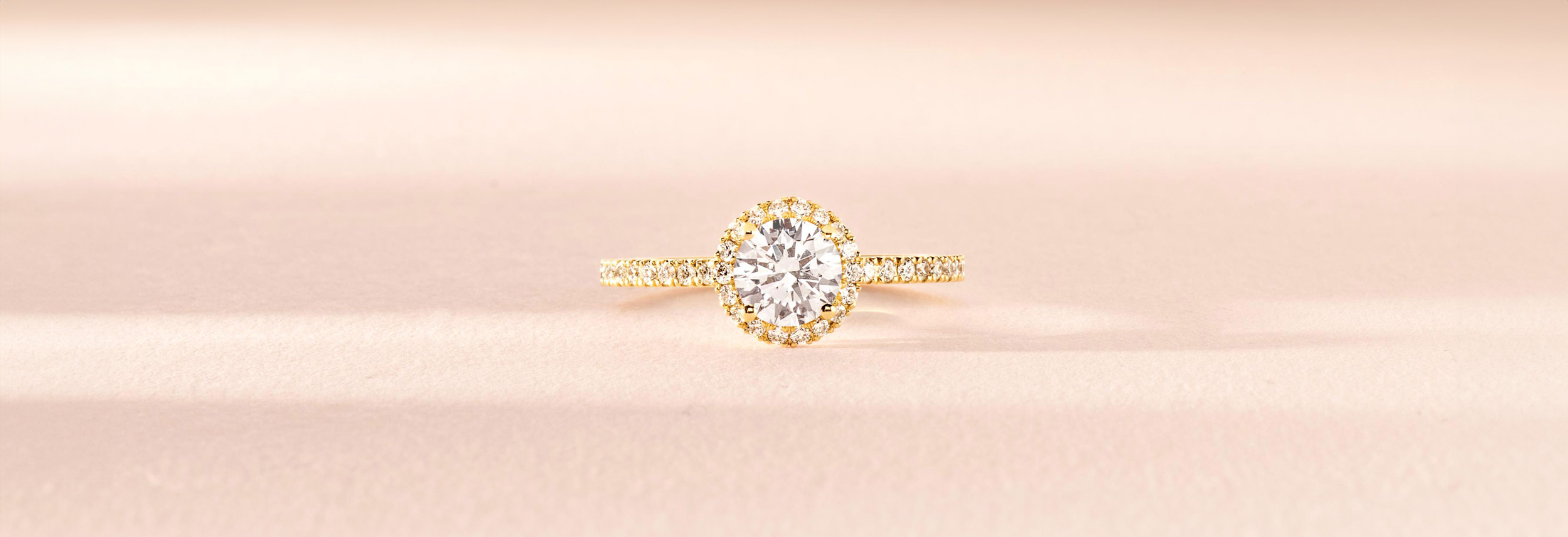 18K Yellow Gold Oval Pave Diamond Fashion Ring - Arezzo Jewelers – Elmwood  Park, IL - PR18Y2058